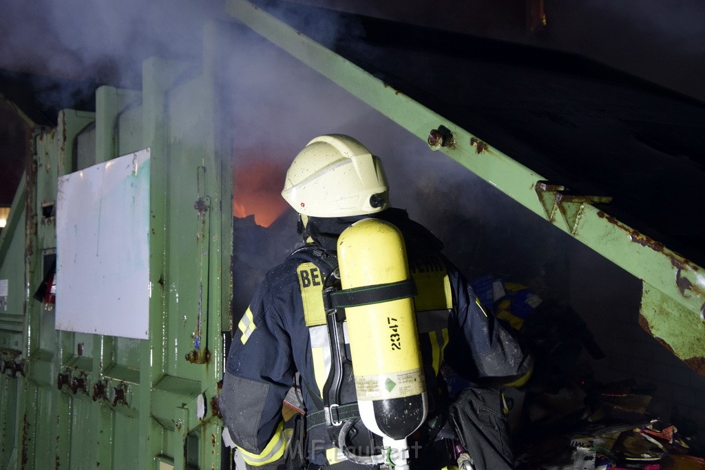 Feuer Papp Presscontainer Koeln Hoehenberg Bochumerstr P314.JPG - Miklos Laubert